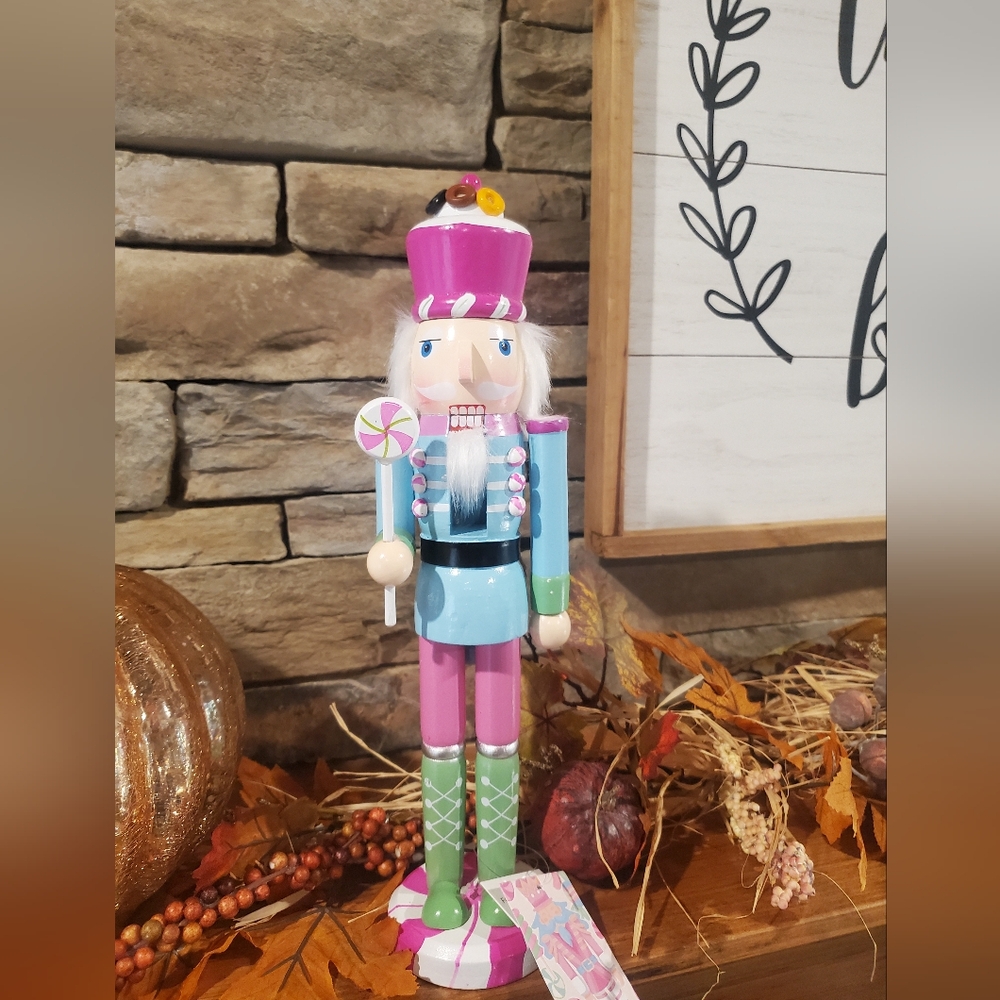 CandyLand Nutcracker-NWT